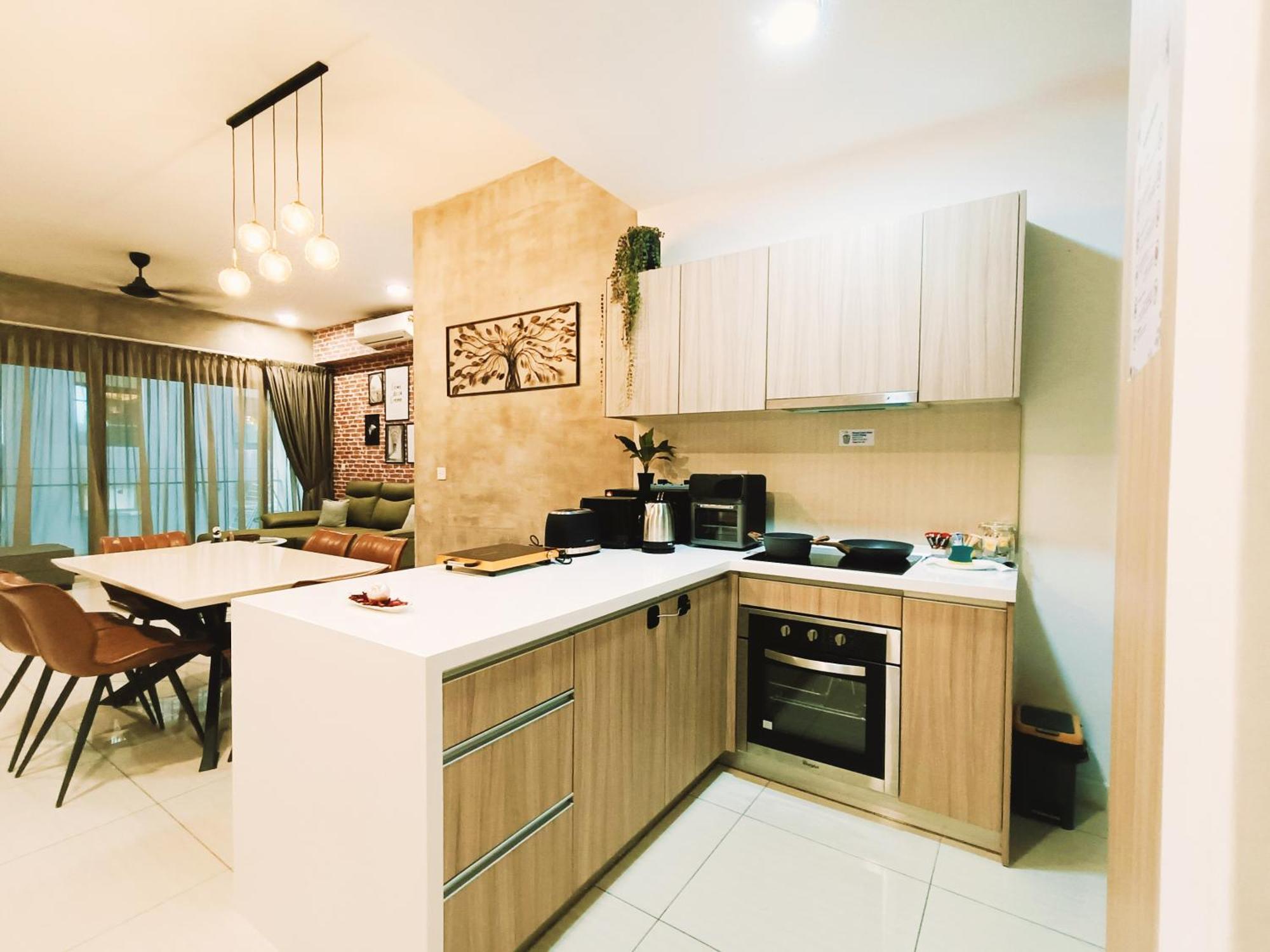7 For 4 To 12 Pax Of 4 Bedrooms And 3 Bathrooms Near Klcc Apartemen