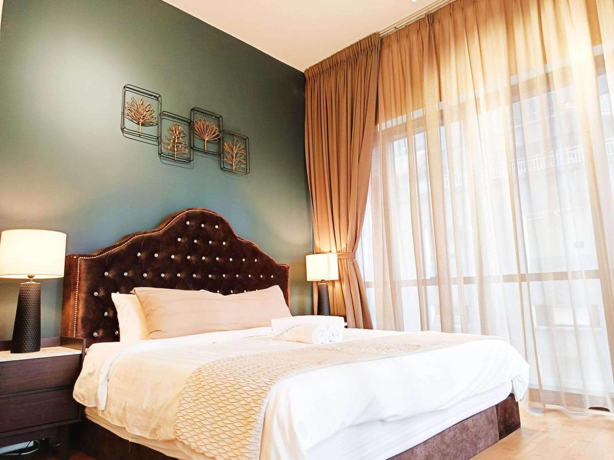 7 For 4 To 12 Pax Of 4 Bedrooms And 3 Bathrooms Near Klcc Apartment